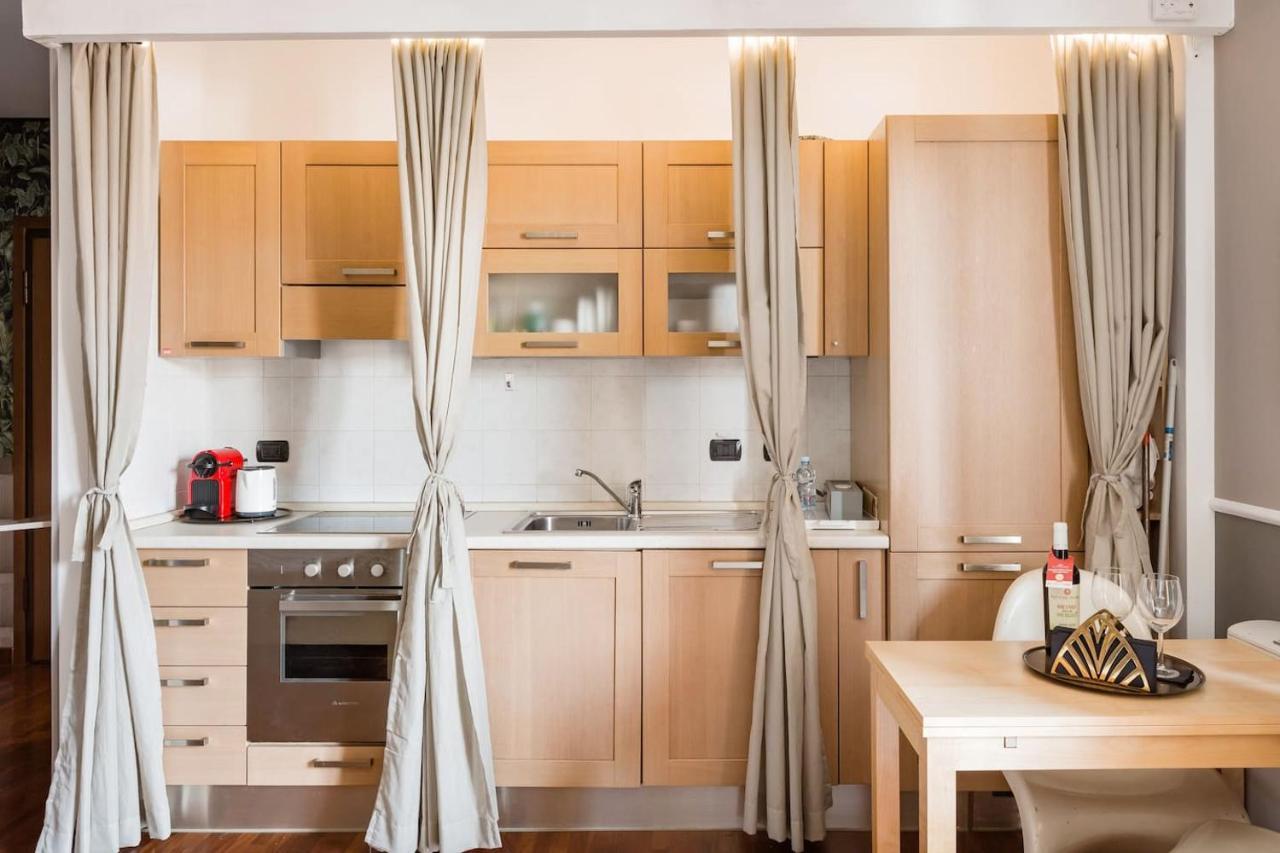 Golden Suite Apartment & Day Use Milán Exterior foto
